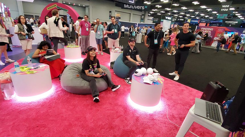 Conor Daly playing games with attendees at the Polkadot booth